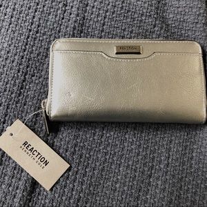 BNWT silver Kenneth Cole wallet